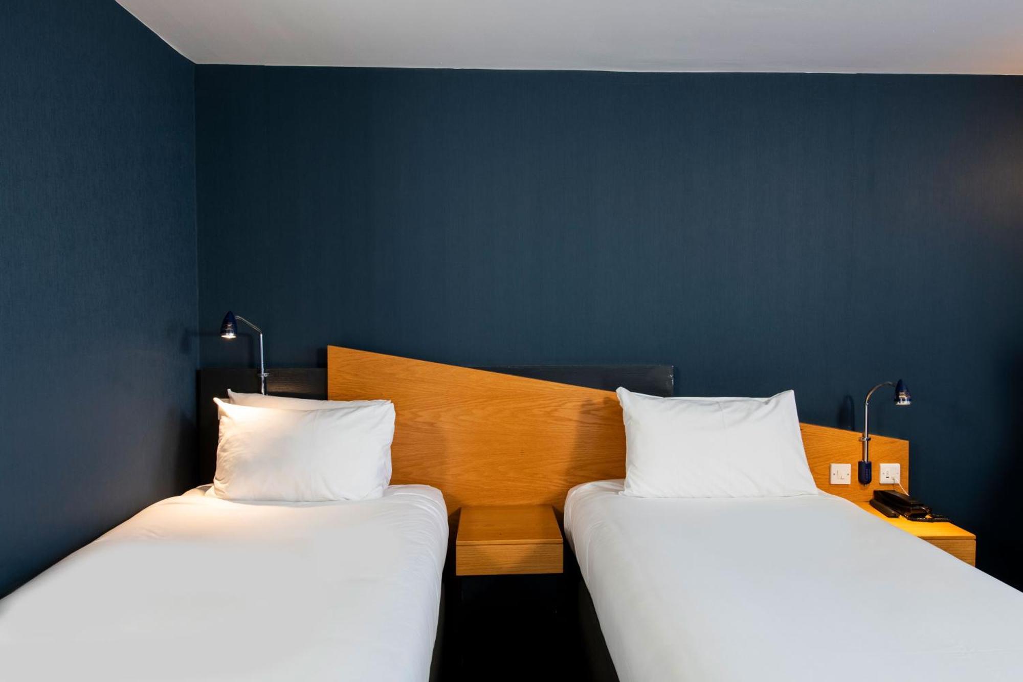 Holiday Inn Express Exeter East By Ihg Exterior foto